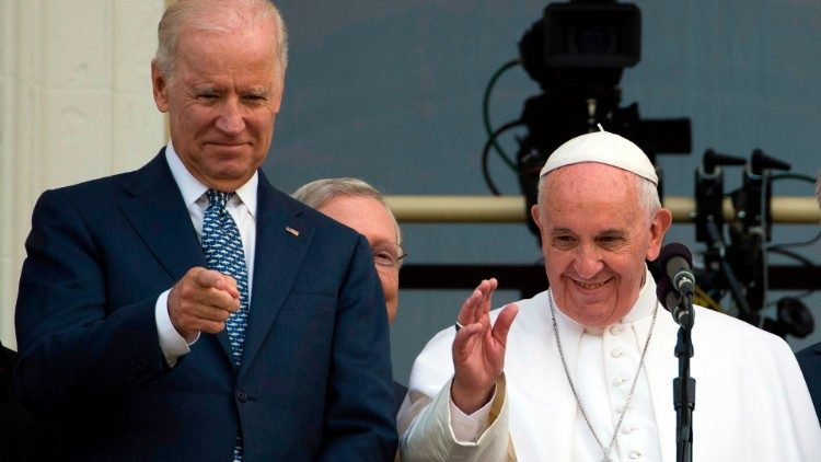 Папа Франциск и Джо Байден (Вашингтон, 2015 г.)