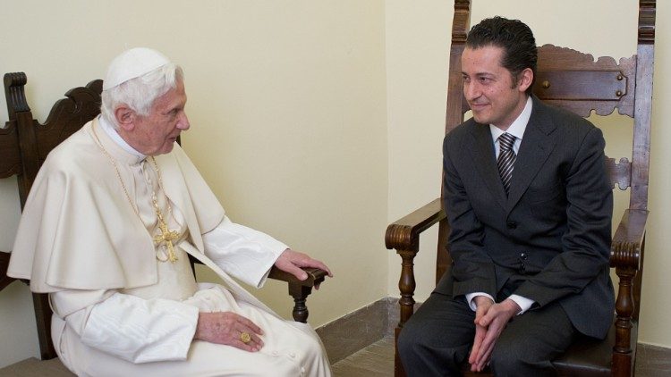 Папа Бенедикт и П. Габриеле, 22 декабря 2012 года