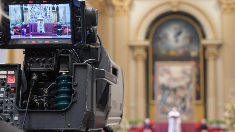 Ferenc pápa szól a bíborosokhoz  