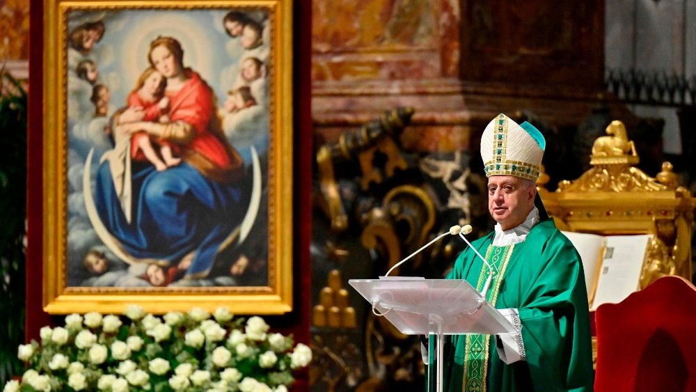 Mons. Rino Fisichella prečítal homíliu Svätého Otca