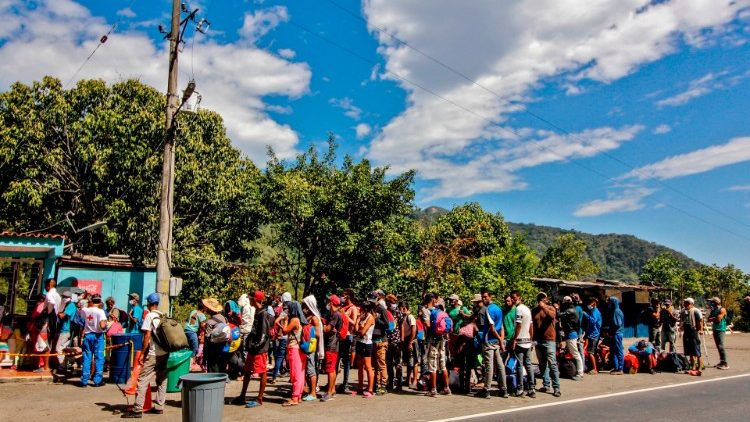 Venezuelanska flyktingar får hjälp i Colombia 