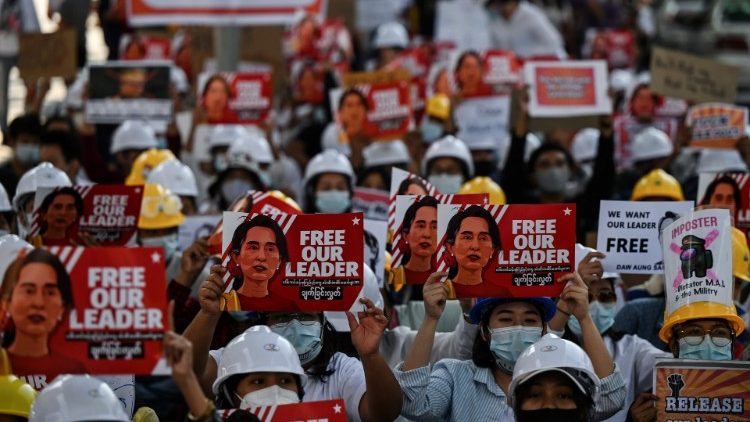 Người dân Myanmar biểu tình đòi trả tự do cho bà Aung San Suu Kyi