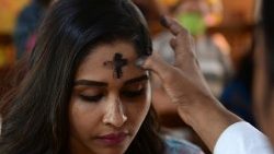 Une femme chrétienne de Chennai, en Inde, le 17 février 2021. (Arun Sankar/AFP)