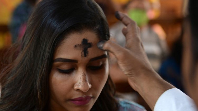 Une femme chrétienne de Chennai, en Inde, le 17 février 2021. (Arun Sankar/AFP)