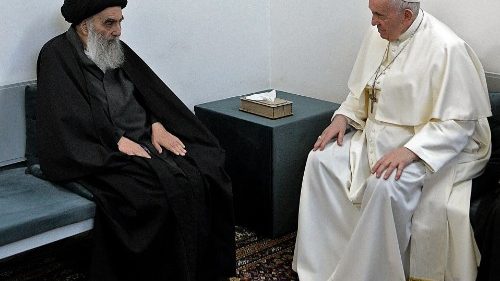 L'incontro di Papa Francesco con Al-Sistani due anni fa a Najaf, in Iraq