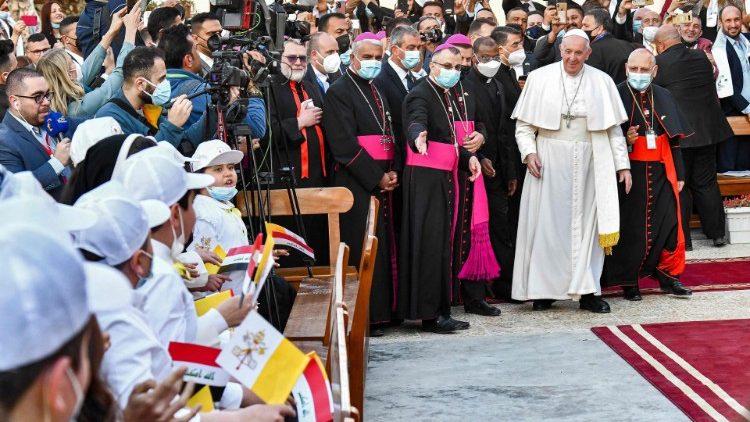 Ferenc pápa Irakban a káld katolikusokkal   