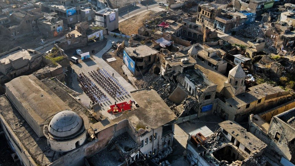 Imagem feita com drone de área destruída de Mosul, onde Papa rezou na manhã deste domingo