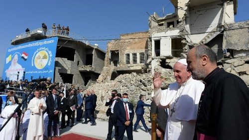 Dans les ruines de Mossoul, la prière du Pape pour les victimes de la guerre