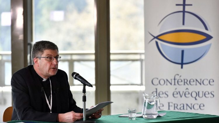 Mgr de Moulins-Beaufort, ici lors d'une conférence de presse à Lourdes, en mars 2021.