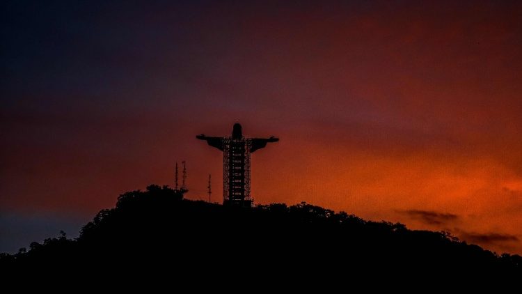 W Brazylii ustawiono ogromny posąg Chrystusa Opiekuna