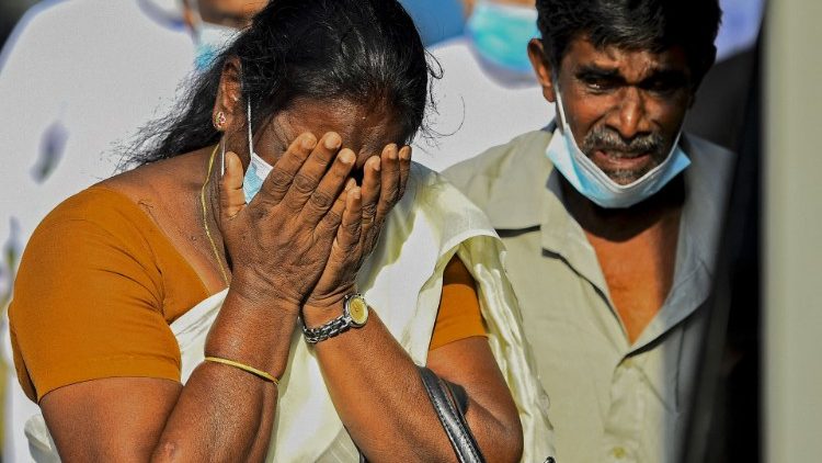 El dolor de una mujer por la pérdida de sus seres queridos, casi dos años después de los atentados en Siria Lanka que se cobraron 279 