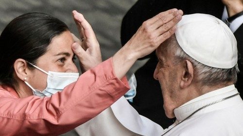 Pape François: l'Église et le monde ont besoin du courage des femmes