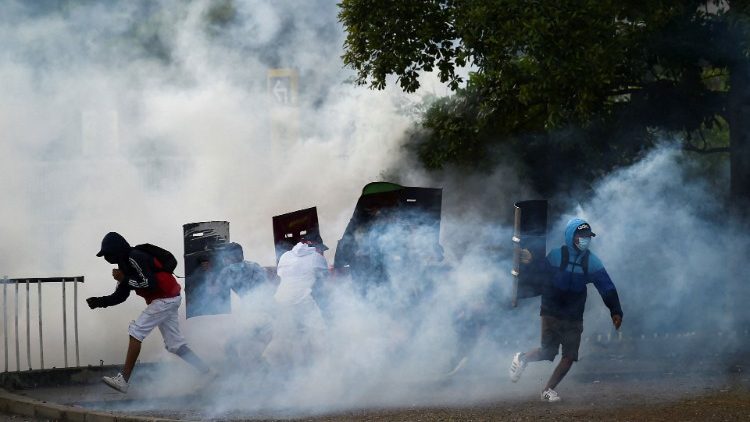 Des manifestations réprimées par la police à Cali, la deuxième ville colombienne, le 22 mai. 