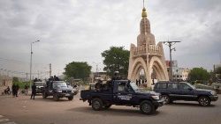 L'esercito maliano presiede la Piazza dell'Indipendenza a Bamako