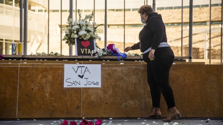 Tưởng niệm các nạn nhân của vụ nổ súng ở San José