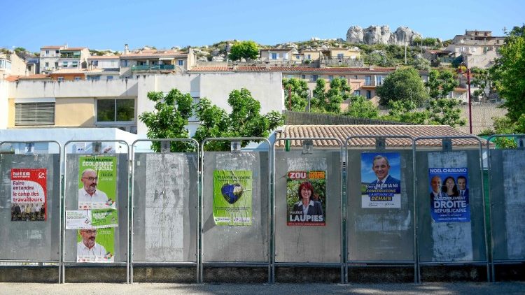 Panô bầu cử ở Pennes-Mirabeau, gần Marseille