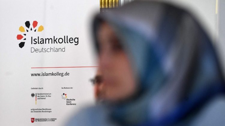 Eine Studentin des Islam-Kollegs Deutschland in Osnabrück