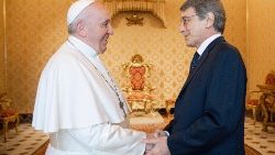 El Papa recibe en el Vaticano al presidente del Parlamento Europeo, David Sassoli.