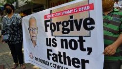 Manifestação de católicos indianos após morte do jesuíta