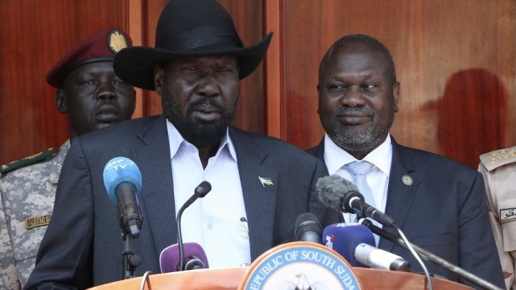 Le président Salva Kiir et son ancien rival Riek Machar à Juba, le 20 février 2020. 