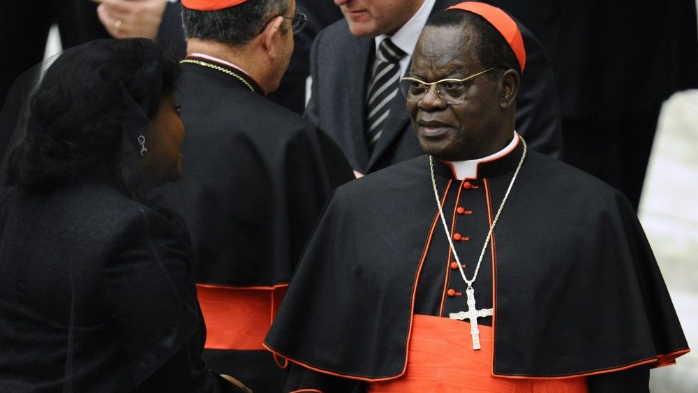 Kardinál Monsengwo ako účastník stretnutia vo Vatikáne