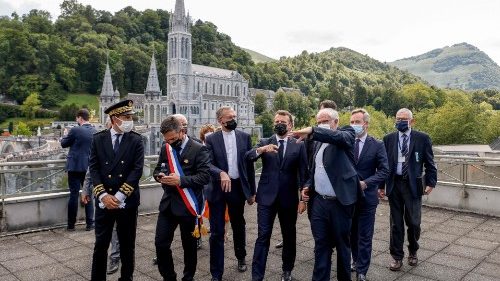 Le président français Emmanuel Macron en visite au sanctuaire marial de Lourdes, vendredi 16 juillet 2021. 
