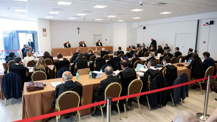 Watykan: wznowiono proces w sprawie afery korupcyjnej w Londynie