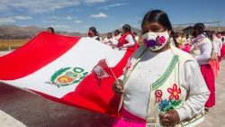 Des indigènes célèbrent le bicentenaire de l'indépendance du Pérou, fin juillet 2021