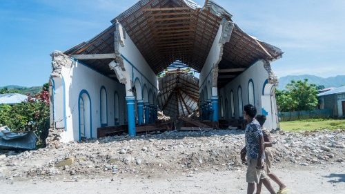Haiti: Cirkev žiada gangy nehatiť prísun pomoci po zemetrasení