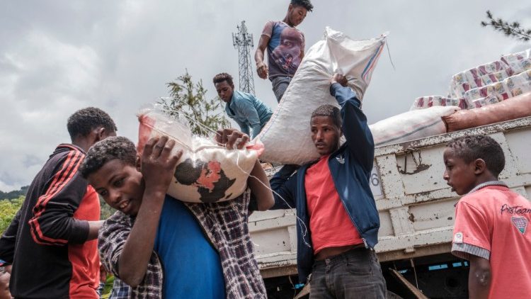 Aid being delivered to people displaced by the conflcit in northern Ethiopia. 