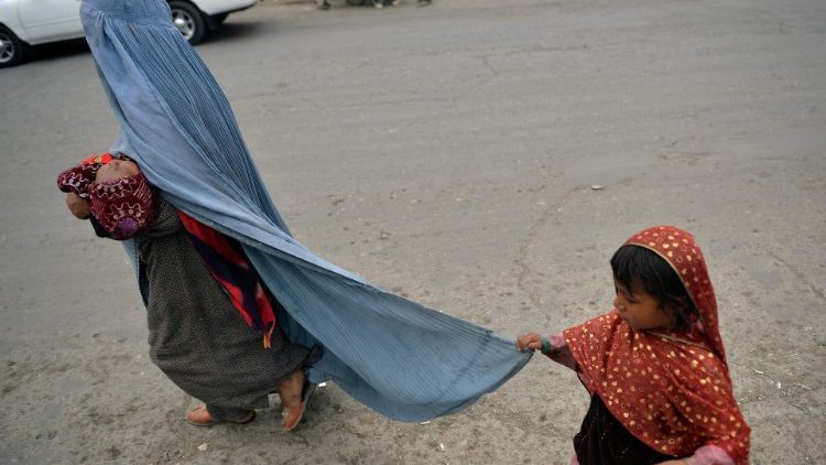 Mor og barn. Kabul 31. august 2021
