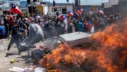 Chile: biskupi potępiają antymigracyjne zamieszki
