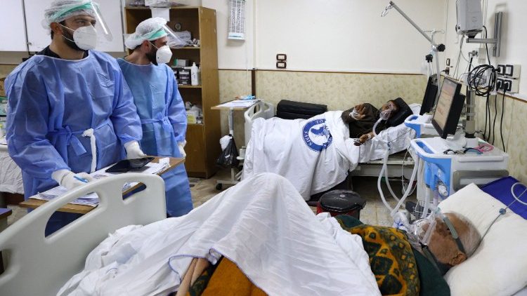 Patients de l'unité Covid de l'hôpital Ziraa dans le nord-ouest d'Idlib (Syrie)