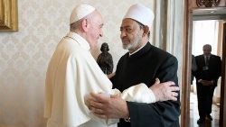 El Papa Francisco con el Gran Imán de Al-Azhar, el jeque Ahmed Al Tayyeb