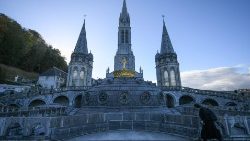 La basilique Notre-Dame-du-Rosaire à Lourdes. 