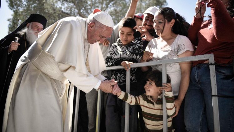 Le Pape avec des migrants à Lesbos, le 16 avril 2016.
