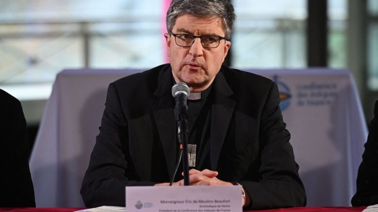 Le président de la Conférence des évêques de France lors de la présentation des mesures prises à Lourdes, le 8 novembre 2021.