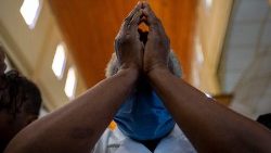 Gebet in einer Kirche in Haiti