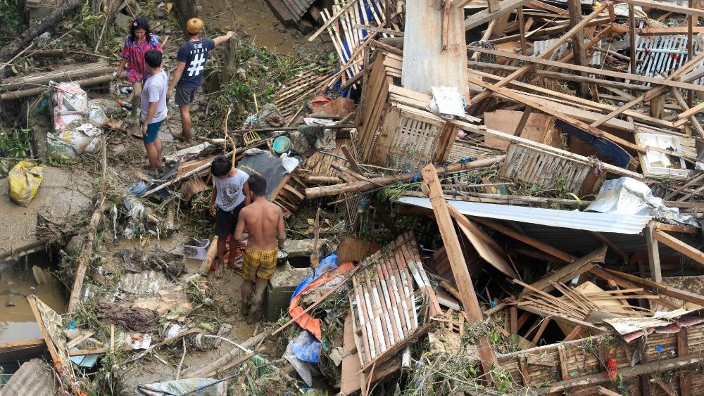 Záber z Filipín po ničivom tajfúne