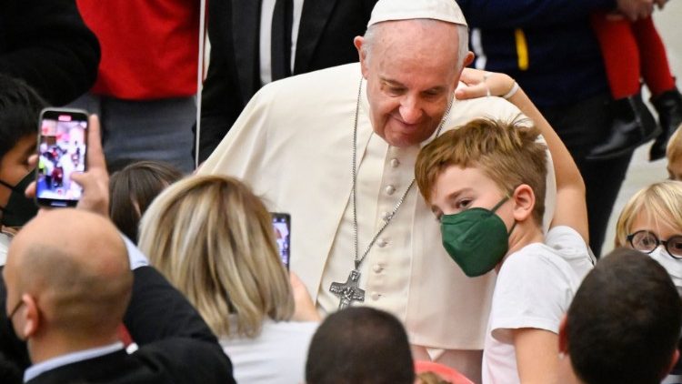 Watykański raport: dzieci pierwszymi ofiarami pandemii 