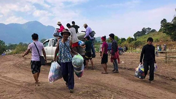 People flee violence in Myanmar
