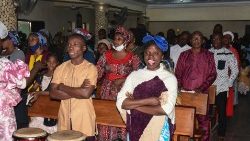 Christen in Nigeria bei der Messe