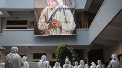 Missionárias da Caridade rezam no 111° aniversário do nascimento de Madre Teresa