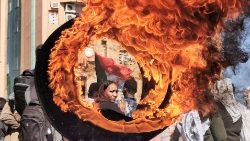 Brennende Reifen bei Protesten am Dienstag in Omdurman (Sudan)
