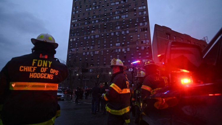Cháy chung cư ở New York