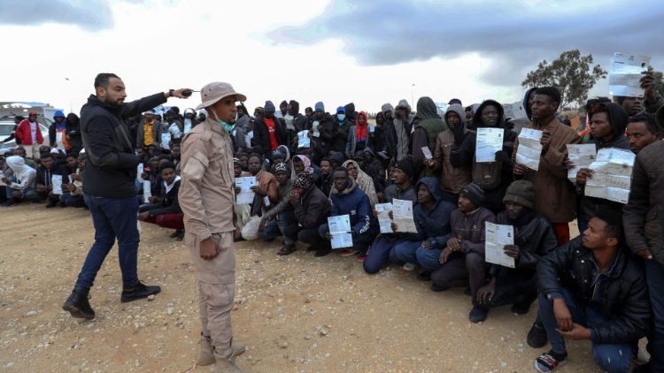 Libia: masowe aresztowania uchodźców w Trypolisie