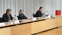 जर्मनी के म्यूनिख शहर में पत्रकार सम्मेलन में प्रस्तुत का गई रिपोर्ट, 20.01.2022