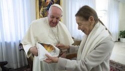 Rencontre entre le Pape François et Édith Bruck, le 27 janvier 2022, Maison Sainte-Marthe