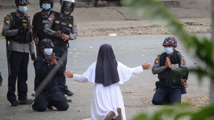La religiosa ruega que no se haga daño a los manifestantes