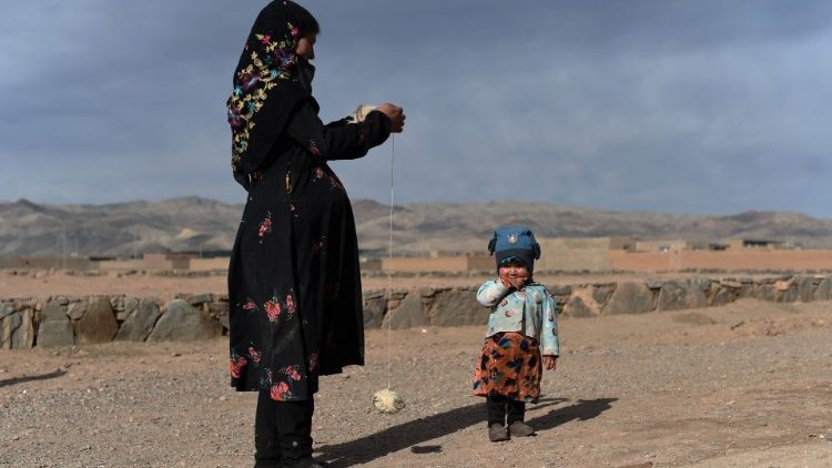Mẹ và con người Afghanistan